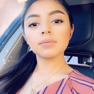 Meet your Posher, Yessenia